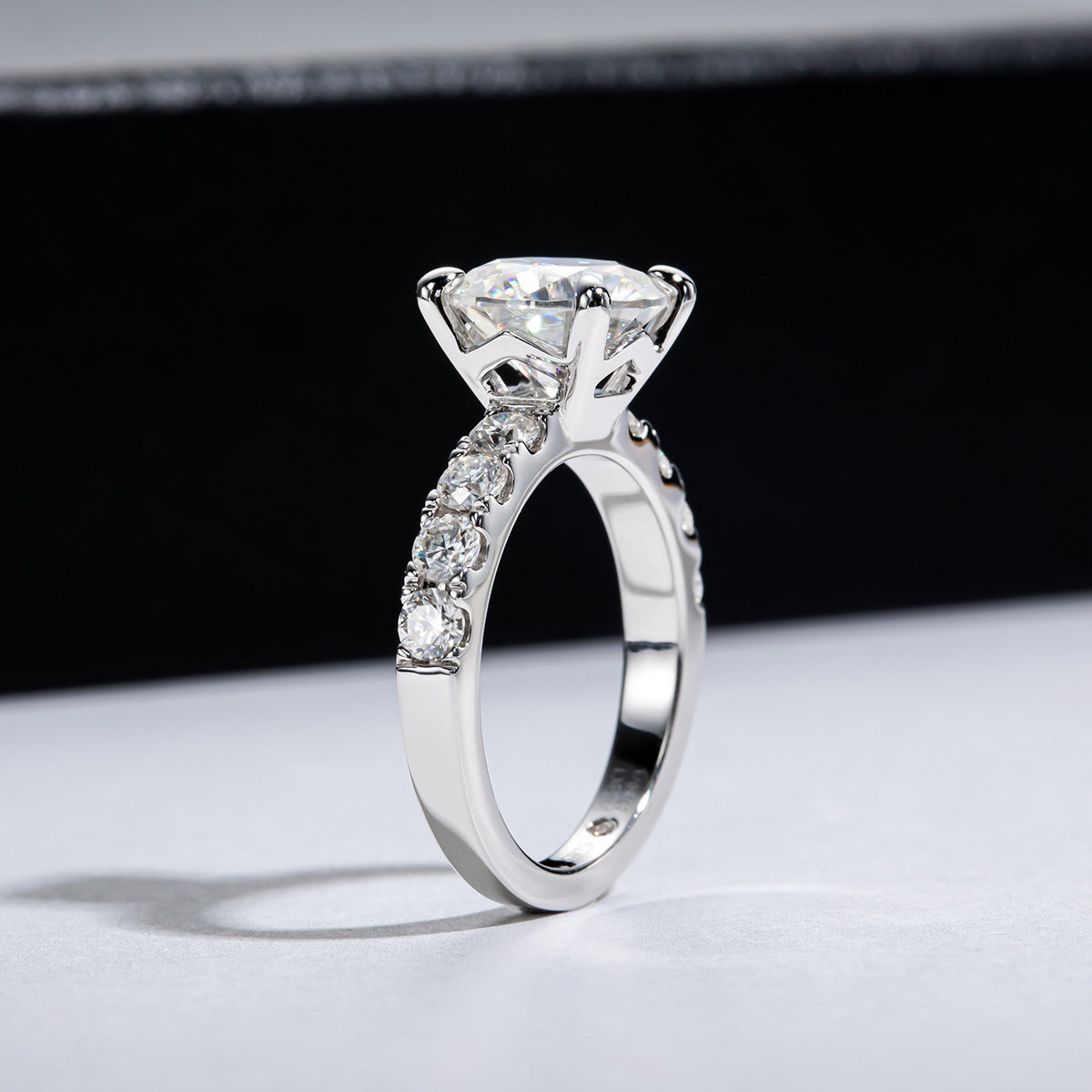 iiAthena Round 3.5CT Moissanite Engagement Ring
